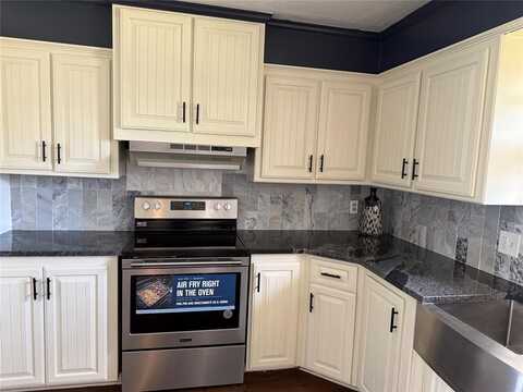 9901 HUMMINGBIRD Lane, Oklahoma City, OK 73162