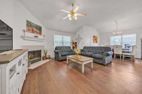 300 Elk Run Drive, Fort Worth, TX 76140