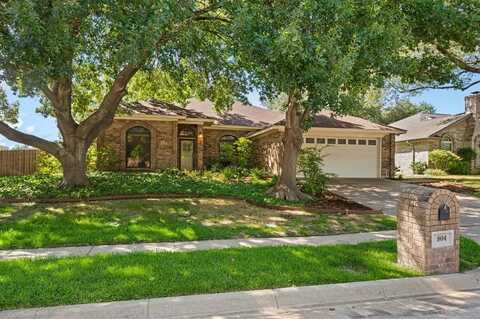 804 Park Hill Drive, Euless, TX 76040
