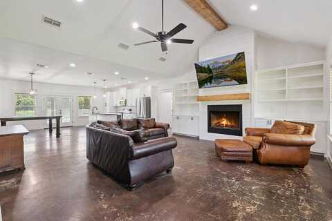 1271 US High Way 67 W, Mount Vernon, TX 75457