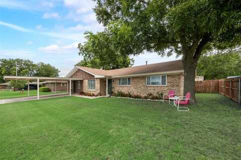704 E Nelson Street, Bowie, TX 76230