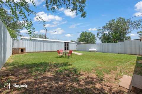 231 Avenue L, Anson, TX 79501