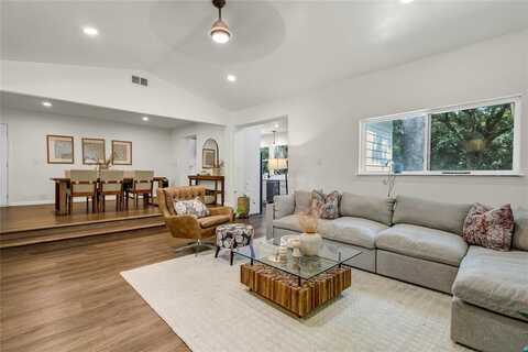 511 W Red Bird Lane, Duncanville, TX 75116