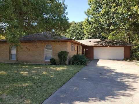 541 Sharp Drive, DeSoto, TX 75115