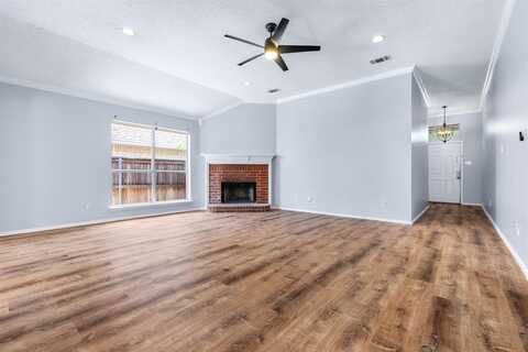 8737 San Joaquin Trail, Fort Worth, TX 76118