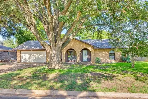 1008 Park Drive, Benbrook, TX 76126