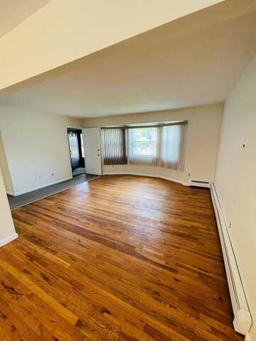 9 Conway, GLEN COVE, NY 11542