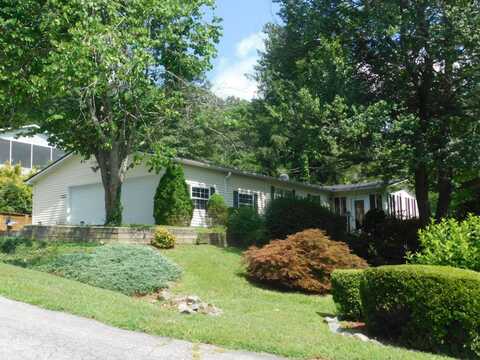100 Greystone Dr., Hendersonville, NC 28792