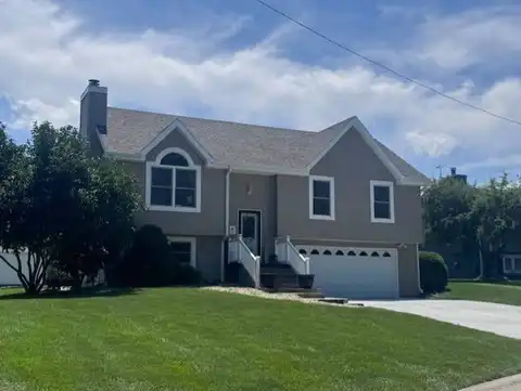 804 E 4th St, Cameron, MO 64429
