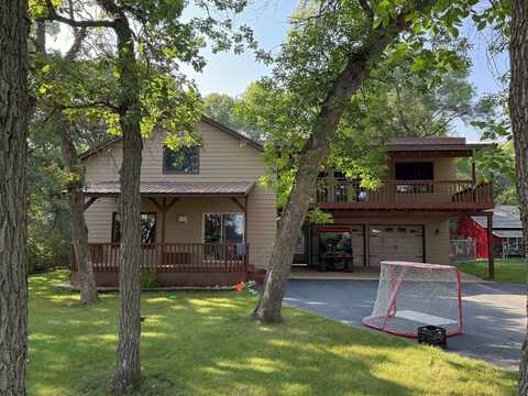 611 Oakwood Dr., Devils Lake, ND 58301