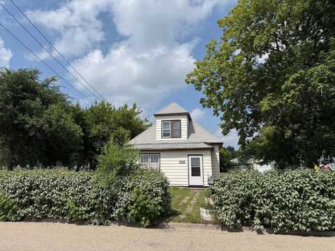 103 14th St. NE, Devils Lake, ND 58301