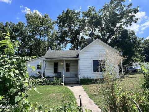 700 S Francis Street, Carthage, MO 64836