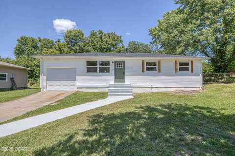 128 E Splitlog Avenue, Goodman, MO 64843