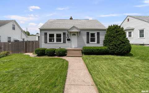 2302 N HOWELL Street, Davenport, IA 52804