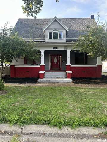 121 E COURT Street, Farmington, IL 61531