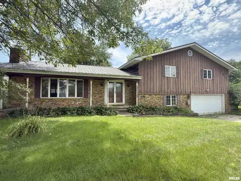 413 HILLCREST Drive, Washburn, IL 61520