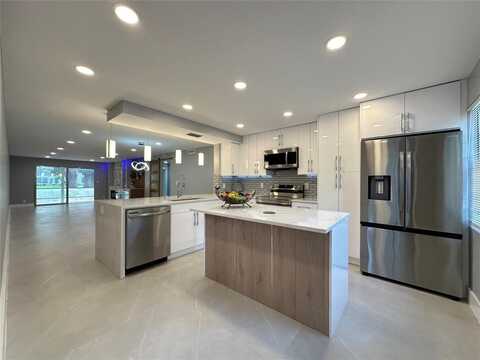 2002 Granada Dr, Coconut Creek, FL 33066