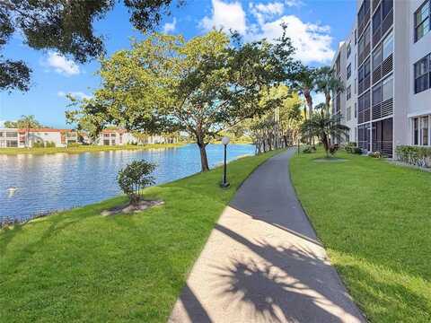 901 Colony Point Circle, Pembroke Pines, FL 33026