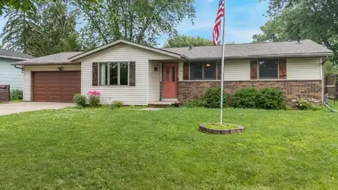 1725 ARNOLD Drive, GREEN BAY, WI 54304