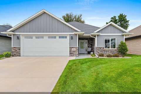 2592 FARMINGTON Way, SUAMICO, WI 54313