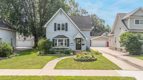 711 NICOLET Boulevard, NEENAH, WI 54956