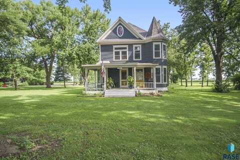 606 Illinois Ave, Hurley, SD 57036