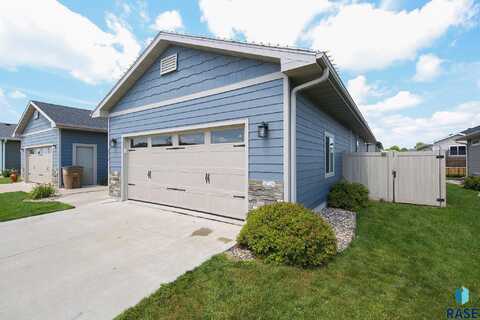 2714 E Sunburst Dr, Brandon, SD 57005