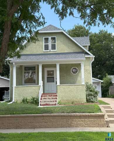 304 N Highland Ave, Sioux Falls, SD 57103