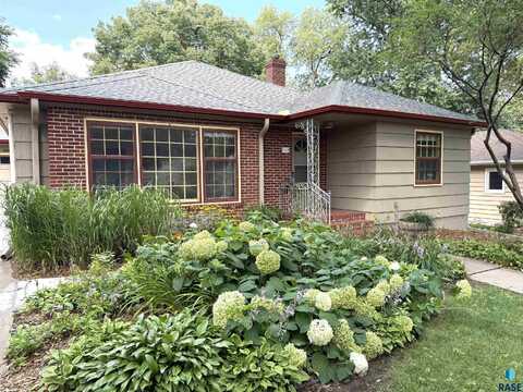 310 E 28th St, Sioux Falls, SD 57105
