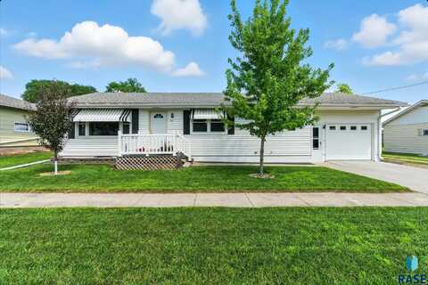 811 Third St, Scotland, SD 57059