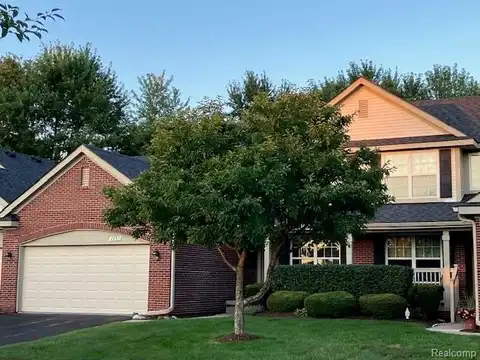6493 Club Court E, Grand Blanc, MI 48439