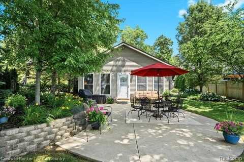 584 Black Oaks Trail, Howell, MI 48843