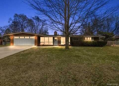 2068 GLENCOVE Road, Wolverine Lake, MI 48390
