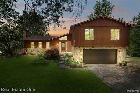 11509 Nora Drive, Fenton, MI 48430
