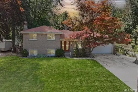 19146 McKinnon Street S, Roseville, MI 48066