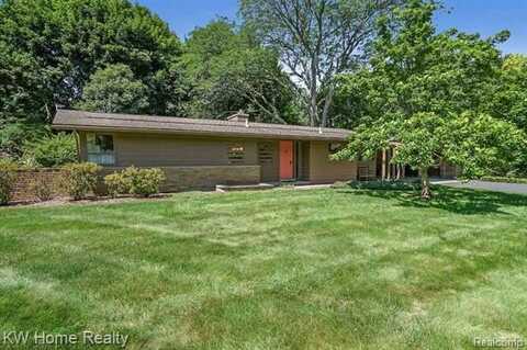 5660 Crabtree Road, Bloomfield Hills, MI 48301