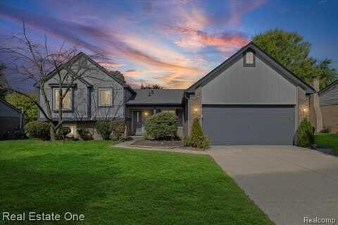 2028 CUMBERLAND Road, Rochester Hills, MI 48307