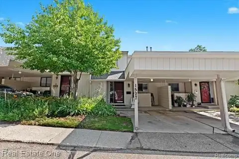 1527 Charter Oak Drive, Rochester Hills, MI 48309
