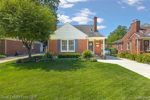 2017 Stanhope Street, Grosse Pointe Woods, MI 48236