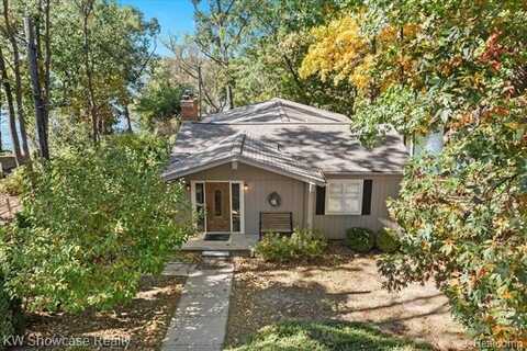 3155 RIDGE Road, White Lake, MI 48383