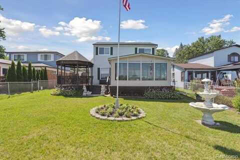 2295 Davista Drive, Highland, MI 48356