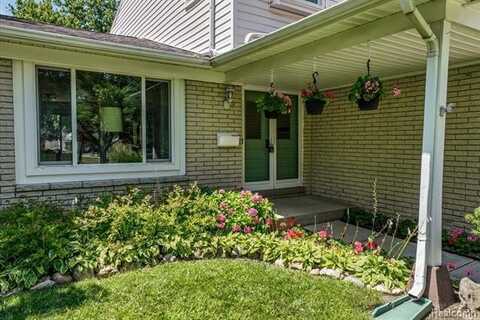 9215 Westbury Avenue, Plymouth, MI 48170