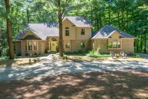 573 Nakomis Trail, Lake Orion, MI 48362