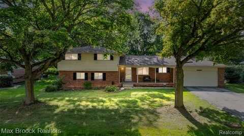 28839 Bannockburn Street, Farmington, MI 48334