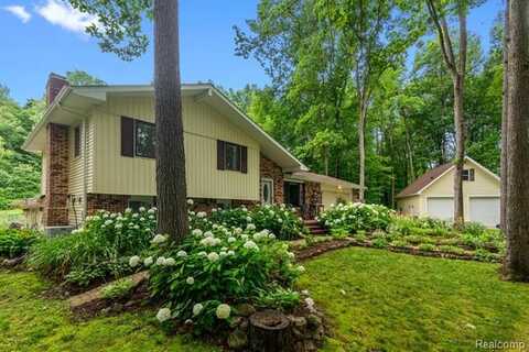 5500 Hartland Road, Fenton, MI 48430