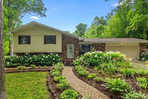 5500 Hartland Road, Fenton, MI 48430