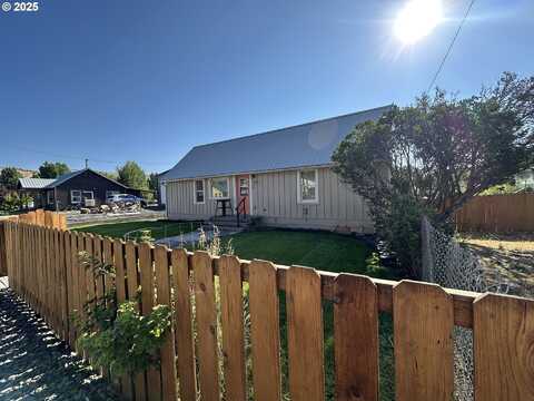 307 N CANYON BLVD, John Day, OR 97845