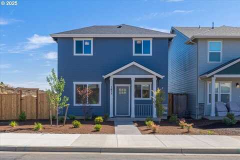 1677 SE Barberry AVE, Dallas, OR 97338