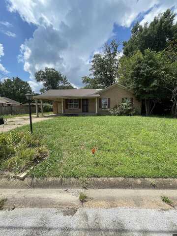 1827 Jim Bowie, Dyersburg, TN 38024