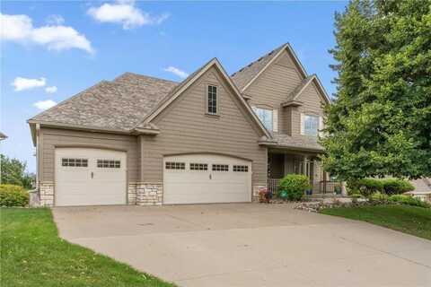 3020 Carey Heights Drive, Maplewood, MN 55109